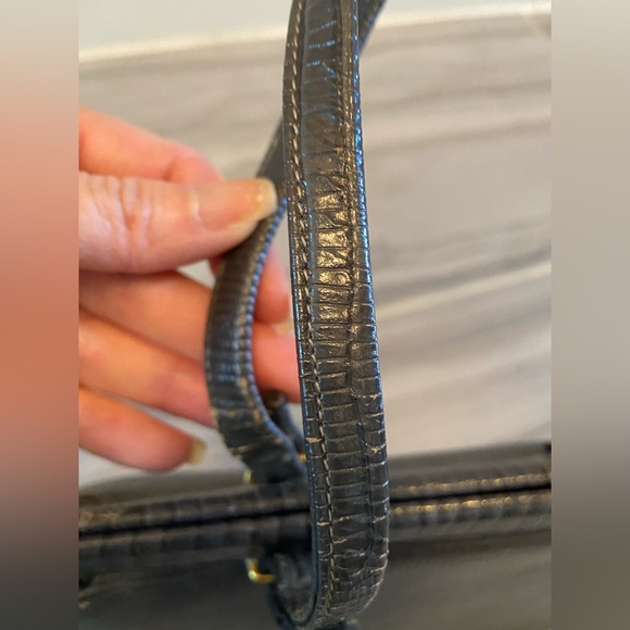 Gray Vintage Animal/ Snake Embossed Tote Purse Gold Hardware Double tote handle - Picture 8 of 10